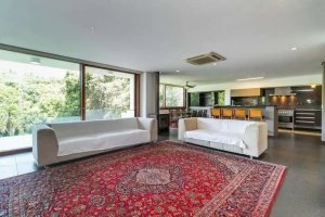 Casa com 493m², 4 dormitórios no bairro Partenon em Porto Alegre para Alugar