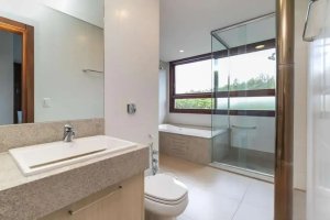 Casa com 493m², 4 dormitórios no bairro Partenon em Porto Alegre para Alugar