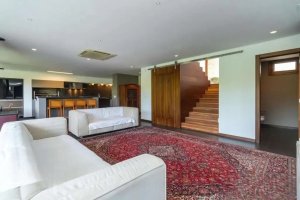 Casa com 493m², 4 dormitórios no bairro Partenon em Porto Alegre para Alugar