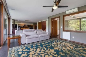 Casa com 493m², 4 dormitórios no bairro Partenon em Porto Alegre para Alugar