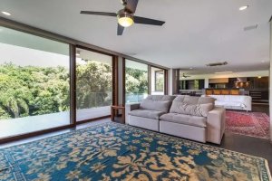 Casa com 493m², 4 dormitórios no bairro Partenon em Porto Alegre para Alugar