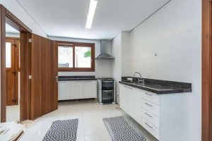 Casa com 493m², 4 dormitórios no bairro Partenon em Porto Alegre para Alugar