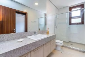 Casa com 493m², 4 dormitórios no bairro Partenon em Porto Alegre para Alugar