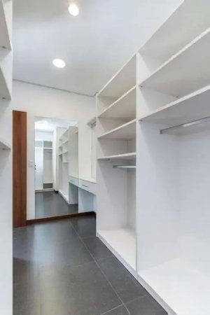 Casa com 493m², 4 dormitórios no bairro Partenon em Porto Alegre para Alugar