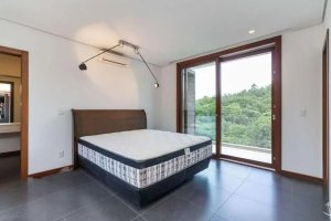 Casa com 493m², 4 dormitórios no bairro Partenon em Porto Alegre para Alugar