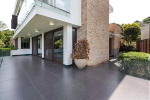 Casa com 493m², 4 dormitórios no bairro Partenon em Porto Alegre para Alugar