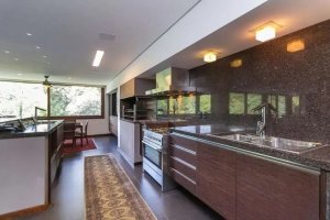 Casa com 493m², 4 dormitórios no bairro Partenon em Porto Alegre para Alugar