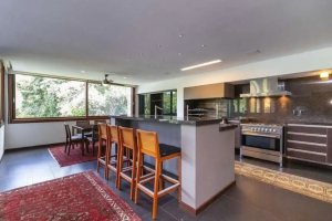 Casa com 493m², 4 dormitórios no bairro Partenon em Porto Alegre para Alugar