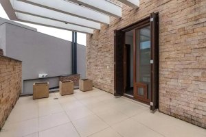 Casa com 493m², 4 dormitórios no bairro Partenon em Porto Alegre para Alugar