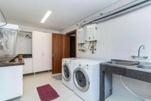 Casa com 493m², 4 dormitórios no bairro Partenon em Porto Alegre para Alugar