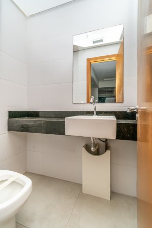 Loja com 183m² no bairro Praia de Belas em Porto Alegre para Alugar