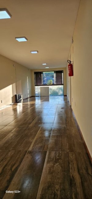 Salas/Conjuntos com 50m² no bairro Jardim Itu em Porto Alegre para Alugar
