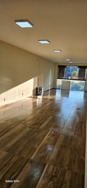 Salas/Conjuntos com 50m² no bairro Jardim Itu em Porto Alegre para Alugar