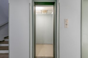 Prédio Comercial com 1.178m² no bairro Centro Histórico em Porto Alegre para Alugar