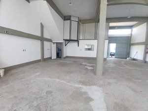 Depósito/Pavilhão com 300m² no bairro Navegantes em Porto Alegre para Alugar