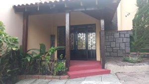 Casa Comercial com 200m² no bairro Vila Ipiranga em Porto Alegre para Alugar