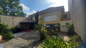 Casa Comercial com 200m² no bairro Vila Ipiranga em Porto Alegre para Alugar