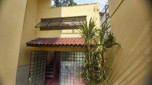 Casa Comercial com 200m² no bairro Vila Ipiranga em Porto Alegre para Alugar