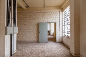 Prédio Comercial com 1.739m² no bairro São Geraldo em Porto Alegre para Alugar