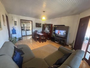 Casa com 116m², 4 dormitórios no bairro Jardim Carvalho em Porto Alegre para Alugar