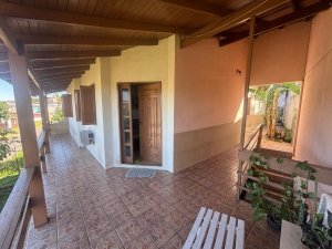 Casa com 116m², 4 dormitórios no bairro Jardim Carvalho em Porto Alegre para Alugar