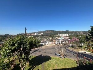 Casa com 116m², 4 dormitórios no bairro Jardim Carvalho em Porto Alegre para Alugar