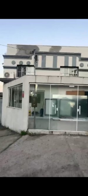Loja com 60m² no bairro Vila Ipiranga em Porto Alegre para Alugar