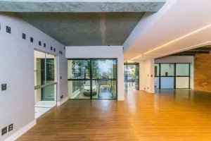 Prédio Comercial com 700m² no bairro São João em Porto Alegre para Alugar