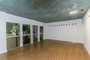 Prédio Comercial com 700m² no bairro São João em Porto Alegre para Alugar