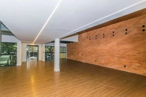 Prédio Comercial com 700m² no bairro São João em Porto Alegre para Alugar