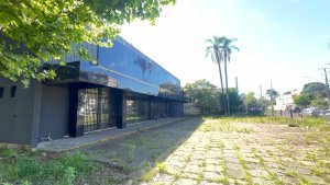 Prédio Comercial com 1.000m² no bairro Navegantes em Porto Alegre para Alugar