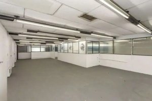 Prédio Comercial com 1.000m² no bairro Navegantes em Porto Alegre para Alugar