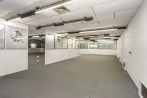 Prédio Comercial com 1.000m² no bairro Navegantes em Porto Alegre para Alugar