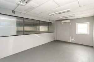 Prédio Comercial com 1.000m² no bairro Navegantes em Porto Alegre para Alugar