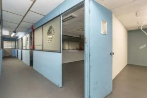 Prédio Comercial com 1.000m² no bairro Navegantes em Porto Alegre para Alugar