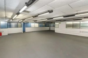 Prédio Comercial com 1.000m² no bairro Navegantes em Porto Alegre para Alugar