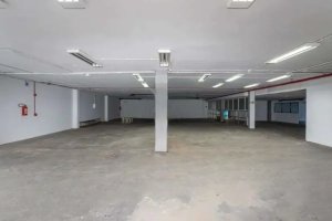 Prédio Comercial com 1.000m² no bairro Navegantes em Porto Alegre para Alugar