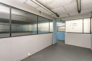 Prédio Comercial com 1.000m² no bairro Navegantes em Porto Alegre para Alugar