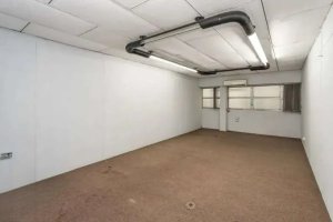 Prédio Comercial com 1.000m² no bairro Navegantes em Porto Alegre para Alugar