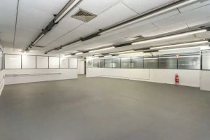 Prédio Comercial com 1.000m² no bairro Navegantes em Porto Alegre para Alugar