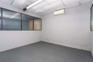 Prédio Comercial com 1.000m² no bairro Navegantes em Porto Alegre para Alugar