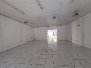 Loja com 131m² no bairro Azenha em Porto Alegre para Alugar