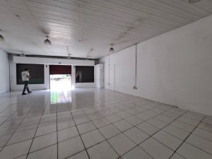 Loja com 131m² no bairro Azenha em Porto Alegre para Alugar