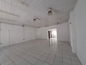 Loja com 131m² no bairro Azenha em Porto Alegre para Alugar