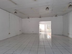 Loja com 131m² no bairro Azenha em Porto Alegre para Alugar