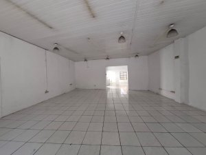 Loja com 131m² no bairro Azenha em Porto Alegre para Alugar
