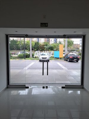 Loja com 57m² no bairro Chácara das Pedras em Porto Alegre para Alugar