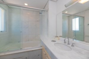 Apartamento com 96m², 1 dormitório no bairro Moinhos de Vento em Porto Alegre para Alugar