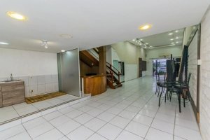 Loja com 150m² no bairro Vila Jardim em Porto Alegre para Alugar