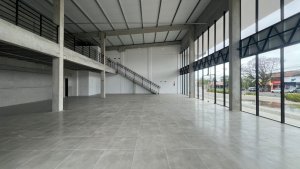 Loja com 360m² no bairro Três Figueiras em Porto Alegre para Alugar